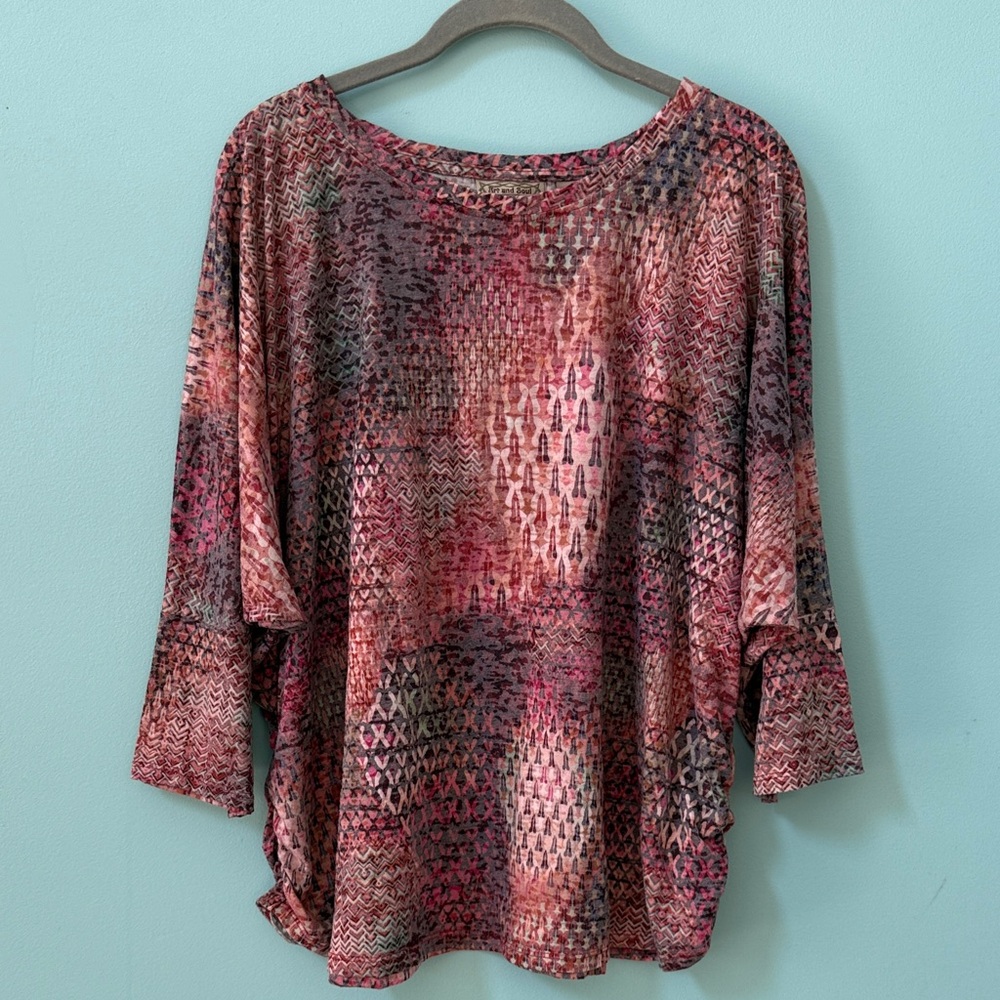 Art & Soul Women's Multicolor pullover Top SZ2X. 
Lightweight, Elbow sleeve.